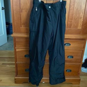 Bigger men’s snow boarding or skiing pants classic black lots of pockets Bogner